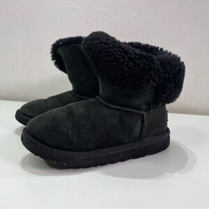 UGG Australia Bailey Button Short Boots Black Shearling Lining Girls 3